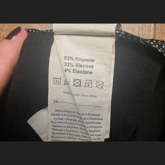 Dressy Lace Trimmed Shorts - Picture 4 of 4